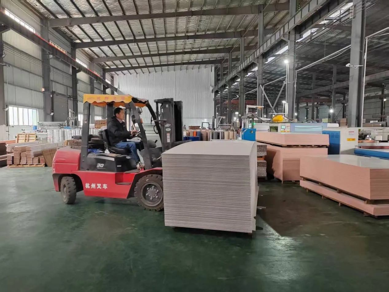 Модернизированный завод декоративных материалов интеллектуальная логистика и качественная продукция156