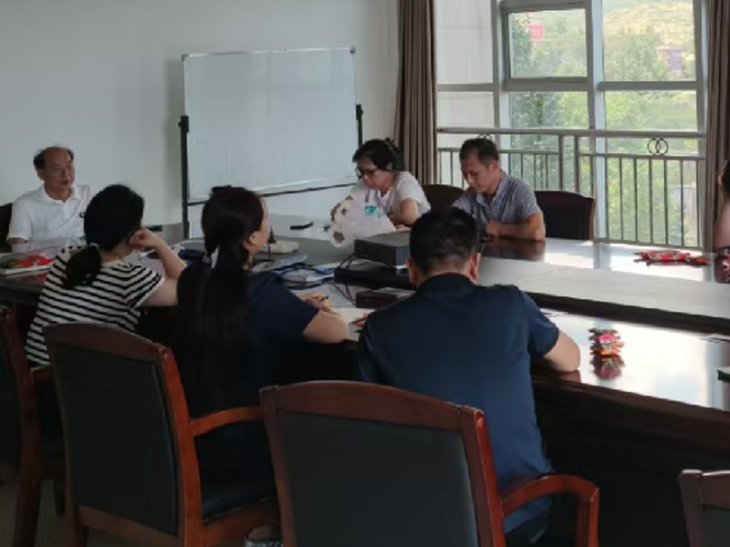 Председатель правления компании ООО Хунань Хэнчжаода Экологичные Технологии. Ли Яньи провел встречу с сотрудниками отдела маркетинга123